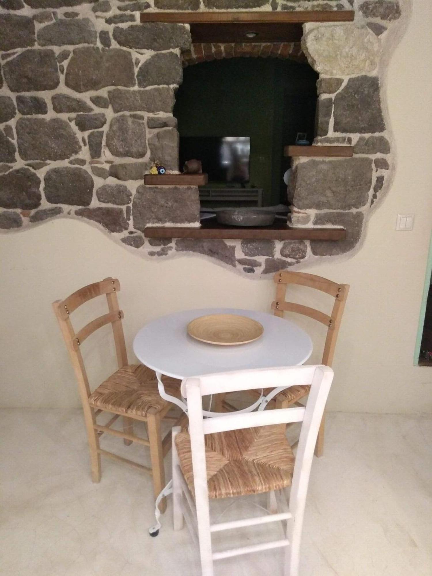 Апартаменты Molyvos Boutique House Митимна Экстерьер фото